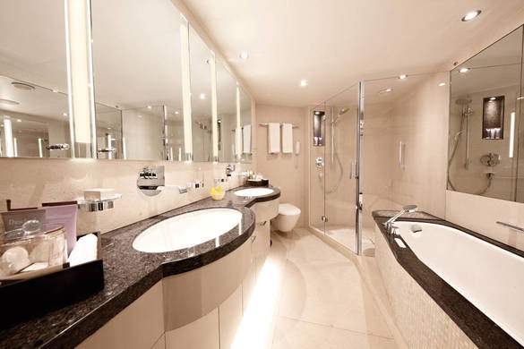 Hapag Lloyd Cruises MS Europa Penthouse Deluxe Suite 3.jpg